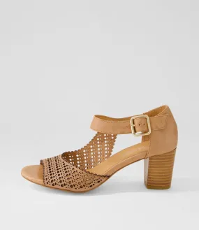 DJANGO & JULIETTE Carys Caramel Shrunken Leather Sandals