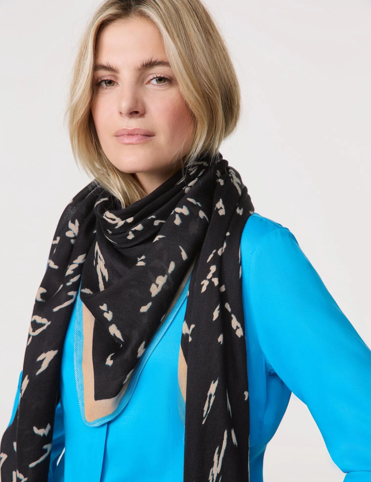 Patterned scarf